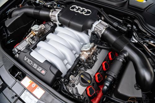 Audi S8 I  V10 I  KM I... • Premium Classics